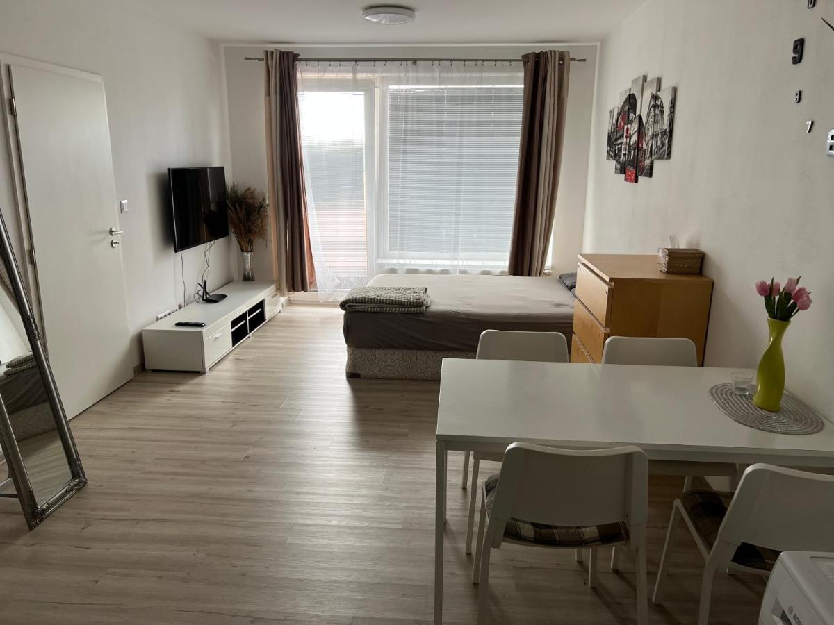 Beautiful 2 Bedroom Apartment Prostejov Bagian luar foto